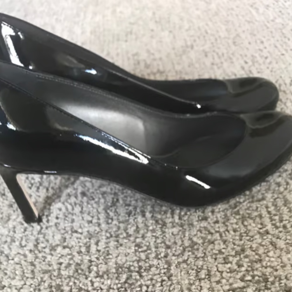 New Authentic Stuart Weitzman Moody Round Toe Pum… - image 4